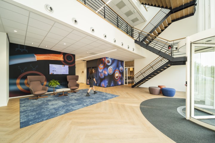 R. van de Beek Schilders zet bekend pand in de verf leertouwer 01. binnenkijken hal